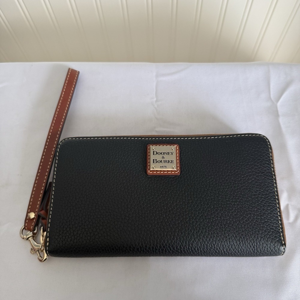 DOONEY & BOURKE Large Zip Around Wallet Clutch Wristlet Black Pebbled Leather